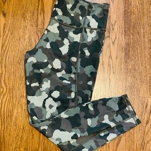 Athleta 7/8 Camo Lightning Tight